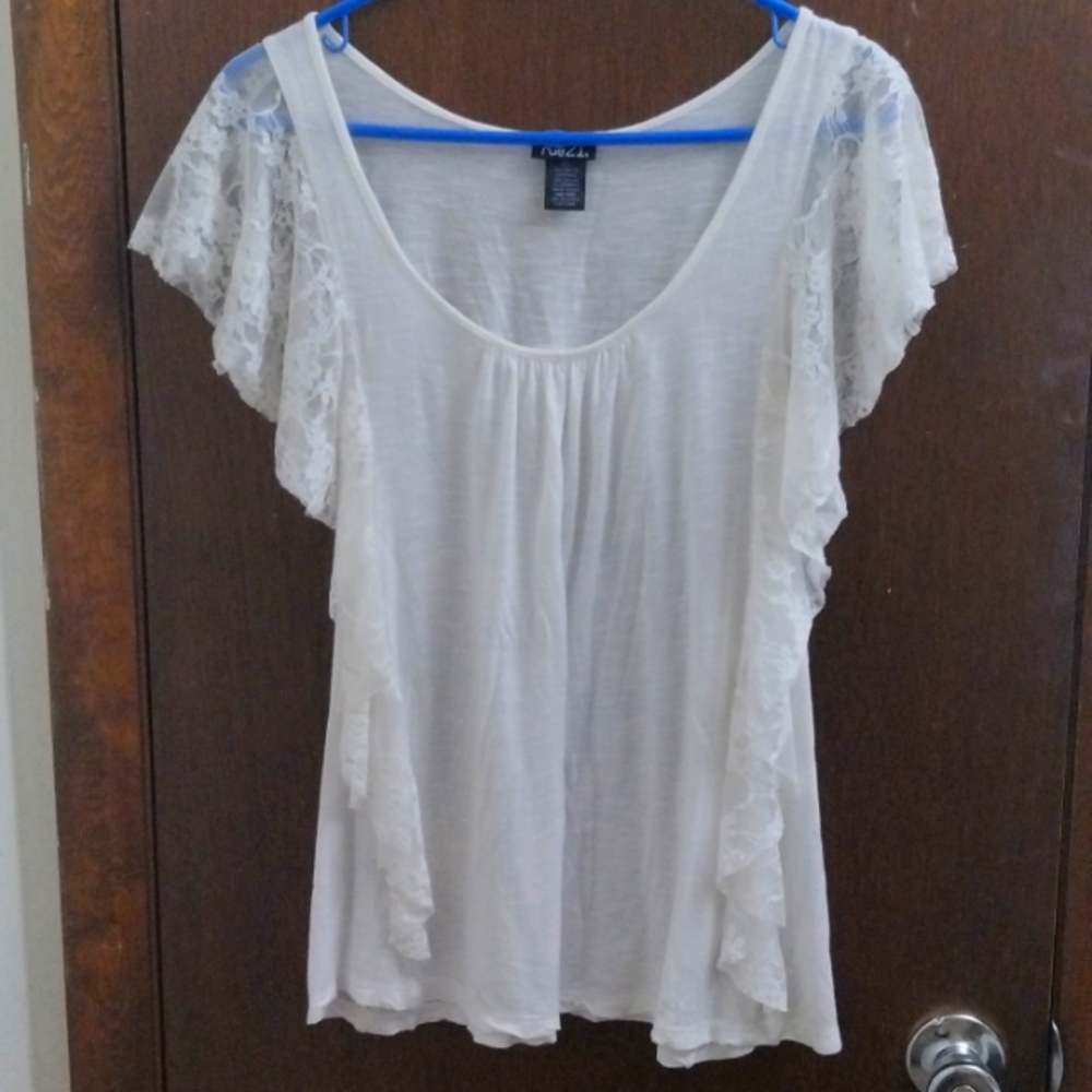 Woman's blouse by Rue 21